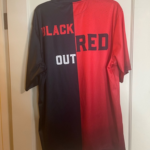 Black/Red Out mens top. Size XL - Picture 3 of 3